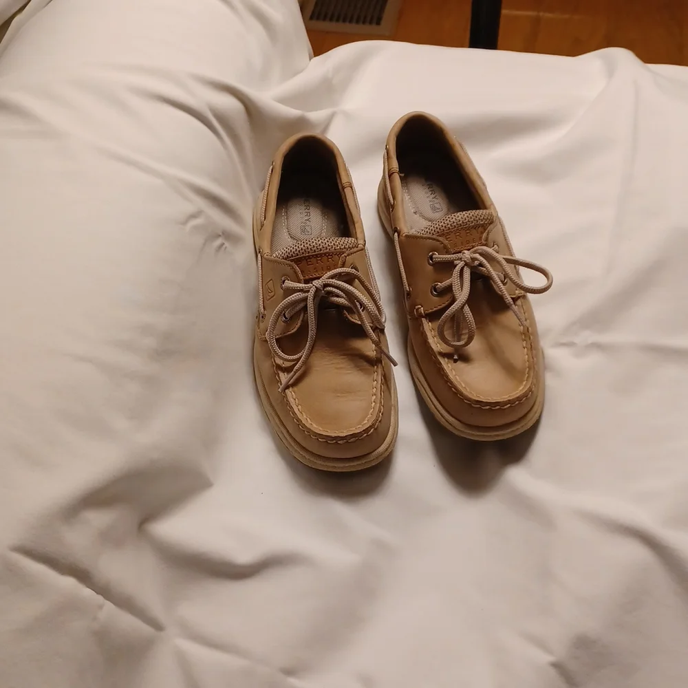 Shoes - Picture 4 of 4